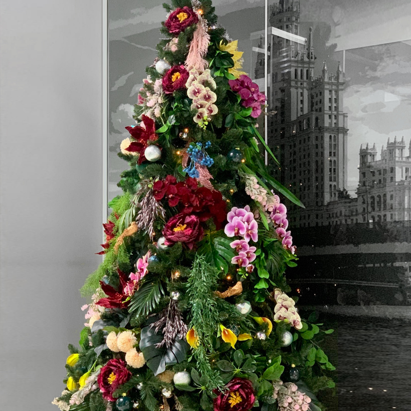 Ель Дизайнерская украшенная тропическими Цветами Christmas tree Tropical Flowers Красный Розовый Зеленый Желтый в Краснодаре | Loft Concept 