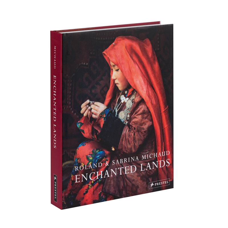 Книга ROLAND & SABRINA MICHAUD: ENCHANTED LANDS  в Краснодаре | Loft Concept 