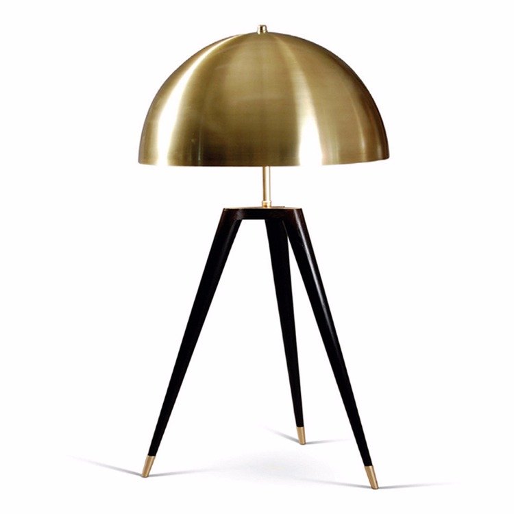 Настольная лампа Matthew Fairbank Fife Tripod Table Lamp Черный Глянцевое золото в Краснодаре | Loft Concept 