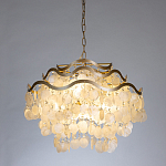 Люстра подвесная с белыми перламутровыми подвесками и изогнутыми золотистыми элементами Диаметр 60 см SHELL Chandelier варинант исполнения - 2 | Loft Concept в Краснодаре