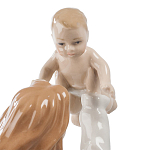 Статуэтка фарфоровая Девушка с ребенком Charming Statuette варинант исполнения - 1 | Loft Concept в Краснодаре