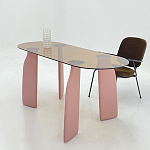 Обеденный стол со стеклянной столешницей и розовыми ножками с тканевой обивкой Wrigley варинант исполнения - 5 | Loft Concept в Краснодаре