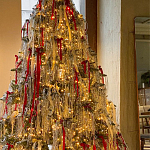 Комплект Новогодней Елки вместе с серебряной мишурой и красными лентами варинант исполнения - 1 | Loft Concept в Краснодаре