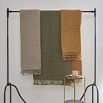 Плед из шерсти зеленого цвета с бахромой Waffle Comfort варинант исполнения - 4 | Loft Concept в Краснодаре