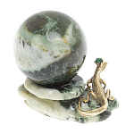 Шар с декором в виде бронзовой ящерицы на подставке из натурального камня Змеевик Natural Stone Spheres 4.5 см варинант исполнения - 2 | Loft Concept в Краснодаре