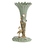 Ваза зеленая фарфоровая с волнистым краем с бронзовой фигуркой журавля Eden Garden  варинант исполнения - 1 | Loft Concept в Краснодаре