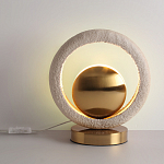 Настольная лампа с бежевым текстурным кольцом и латунным шаром в центре Tactile   варинант исполнения - 3 | Loft Concept в Краснодаре