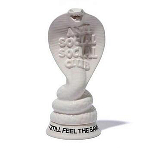 Курильница в виде кобры белая