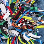 Подушка круглая из джинсовой одежды Heart Round варинант исполнения - 2 | Loft Concept в Краснодаре