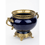 Ваза темно-синяя фарфоровая на бронзовой подставке с ажурным ободком и изогнутыми ручками Eden Garden варинант исполнения - 2 | Loft Concept в Краснодаре