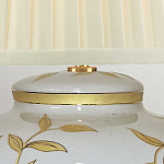 Настольная лампа с фарфоровым основанием бежевого цвета с рисунком и плиссированным абажуром на темной подставке Elstead Lighting варинант исполнения - 8 | Loft Concept в Краснодаре