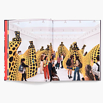 Книга по искусству Yayoi Kusama: I Spend Each Day Embracing Flowers варинант исполнения - 4 | Loft Concept в Краснодаре