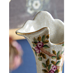 Ваза белого цвета из фарфора с цветочным рисунком и бронзовыми ручками с фигурками птиц Eden Garden porcelain and bronze варинант исполнения - 5 | Loft Concept в Краснодаре