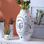 Ваза с декоративными лицами и графическими элементами в виде сердец и символов Faces of Imagination варинант исполнения - 3 | Loft Concept в Краснодаре