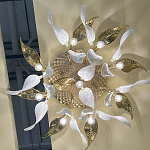 Люстра потолочная с декоративными белыми и золотистыми листьями Wintery flovers варинант исполнения - 5 | Loft Concept в Краснодаре