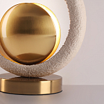 Настольная лампа с бежевым текстурным кольцом и латунным шаром в центре Tactile   варинант исполнения - 7 | Loft Concept в Краснодаре