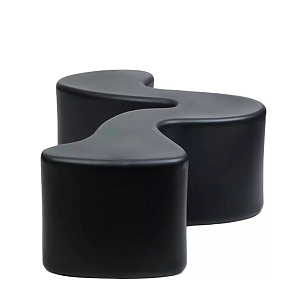 Дизайнерский журнальный стол чёрный изогнутой формы Alefy