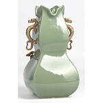 Ваза зеленого цвета из фарфора с бронзовыми ручками в виде драконов и рельефным цветочным декором Eden Garden porcelain and bronze варинант исполнения - 4 | Loft Concept в Краснодаре