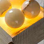 Настольная лампа с основанием из 24 выточенных сферических камней Through Stone варинант исполнения - 5 | Loft Concept в Краснодаре