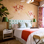 Обои ручная роспись Lilium Special Colourway on yellow painted silk варинант исполнения - 1 | Loft Concept в Краснодаре