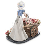 Статуэтка фарфоровая Девушка и маленькая девочка с цветами Charming Statuette варинант исполнения - 3 | Loft Concept в Краснодаре