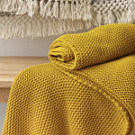 Плед из хлопка жемчужной вязки горчичного цвета Waffle Comfort варинант исполнения - 7 | Loft Concept в Краснодаре