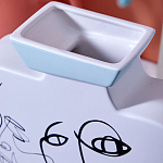 Ваза плоская белая с абстрактными черными линиями в форме лиц Faces of Imagination варинант исполнения - 6 | Loft Concept в Краснодаре