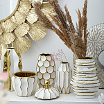 Ваза белая с рельефной поверхностью и золотыми полосами Vase Beehive варинант исполнения - 7 | Loft Concept в Краснодаре
