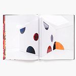 Книга по искусству Yayoi Kusama: I Spend Each Day Embracing Flowers варинант исполнения - 5 | Loft Concept в Краснодаре