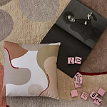 Подушка декоративная хлопковая бежевого цвета с абстрактным принтом Elysian Flow Sand варинант исполнения - 5 | Loft Concept в Краснодаре