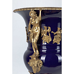 Ваза темно-синего цвета из фарфора с бронзовыми ручками в виде фигур Eden Garden porcelain and bronze варинант исполнения - 6 | Loft Concept в Краснодаре