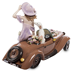 Статуэтка фарфоровая Девушка с автомобилем Charming Statuette варинант исполнения - 2 | Loft Concept в Краснодаре