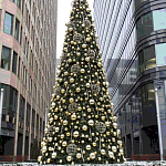 Уличная Новогодняя Ель с золотыми шарами и звездой на вершине в комплекте варинант исполнения - 1 | Loft Concept в Краснодаре