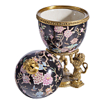 Шкатулка в форме яйца на величественных львах из фарфора с бронзовыми элементами Eden Garden варинант исполнения - 2 | Loft Concept в Краснодаре