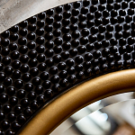 Зеркало в черной фактурной раме с золотым кантом Summon the Light варинант исполнения - 3 | Loft Concept в Краснодаре