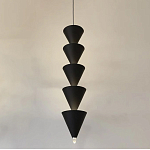 Подвесной светильник светодиодный в виде ряда черных металлических конусов  Herringbone варинант исполнения - 4 | Loft Concept в Краснодаре