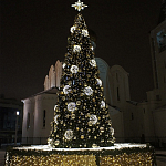 Уличная Новогодняя Ель с золотыми шарами и звездой на вершине в комплекте варинант исполнения - 2 | Loft Concept в Краснодаре