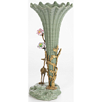 Ваза зеленая фарфоровая с волнистым краем с бронзовой фигуркой журавля Eden Garden  варинант исполнения - 2 | Loft Concept в Краснодаре