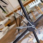 Часы настенные зеркальные с серебряным металлическим циферблатом Mirror Tower Clock варинант исполнения - 3 | Loft Concept в Краснодаре