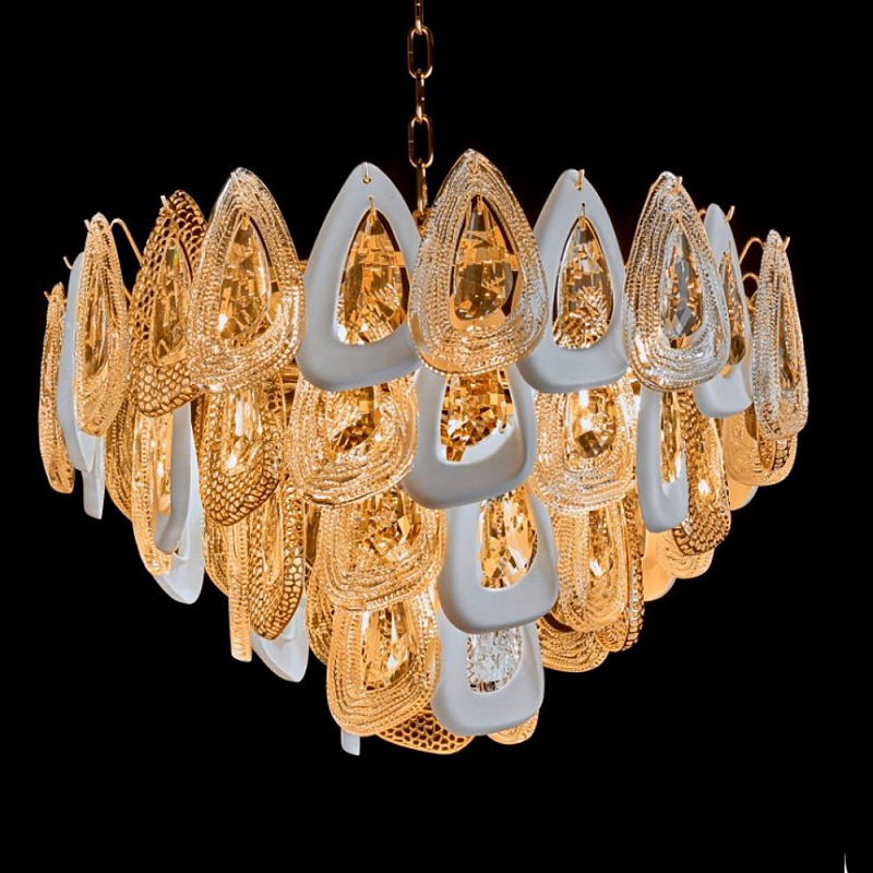 Люстра с многослойными белыми и прозрачными подвесками Character Chandelier Золотой Прозрачный Белый Люстра с многослойными белыми и прозрачными подвесками Character Chandelier Золотой Прозрачный Белый в Краснодаре | Loft Concept